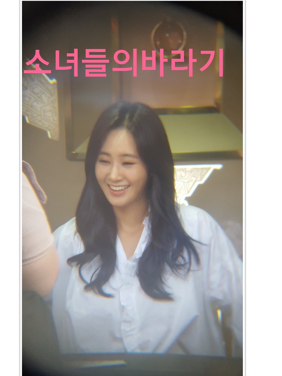 [PIC][09-10-2016]Yuri tham dự buổi Fansign thứ 2 cho thương hiệu nước hoa "BVLGARI Rose Goldea" tại Myeongdong Lotte Duty Free vào chiều nay - Page 2 CuTwBNfUkAA8rg8