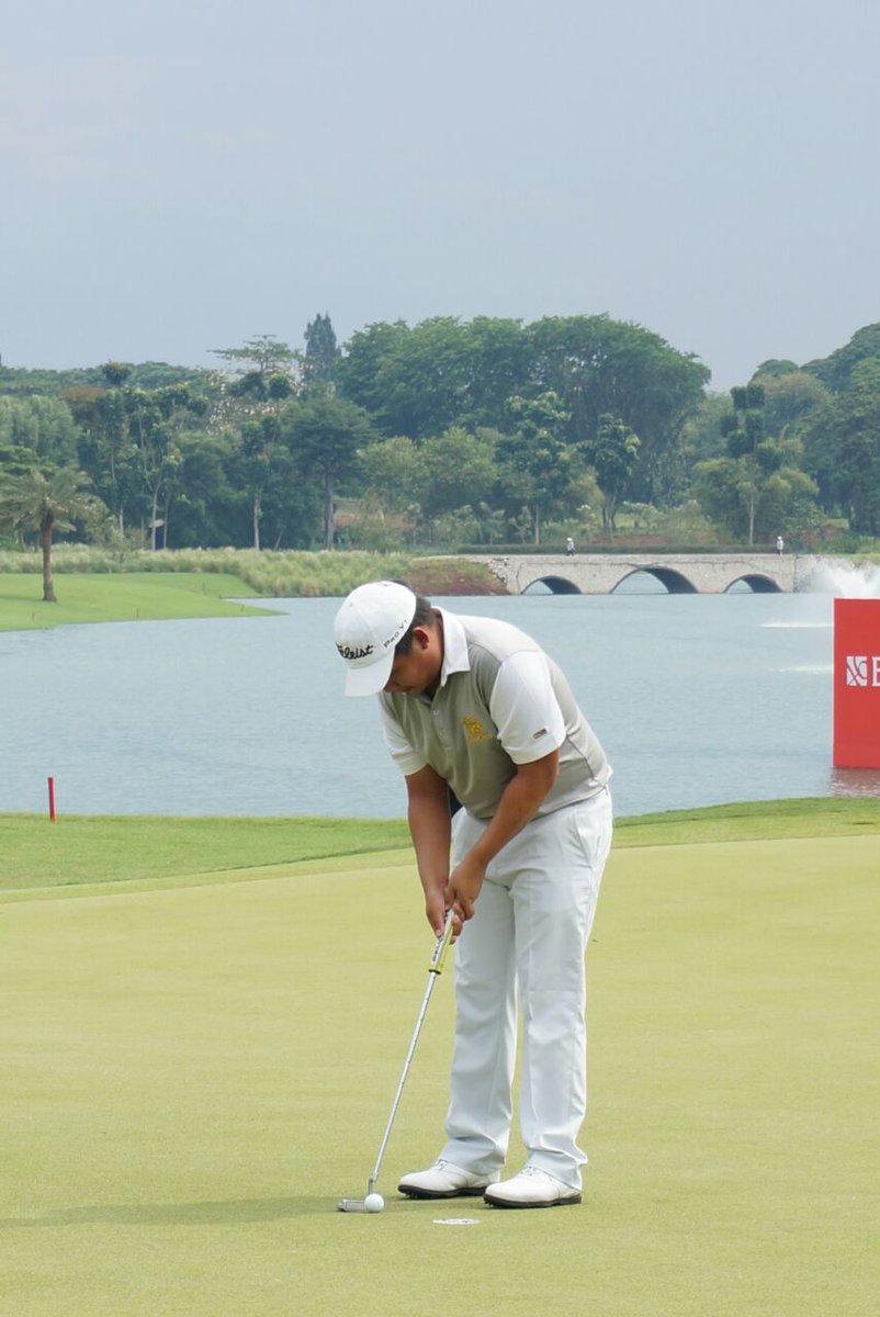 IndoMasters's tweet image. Selamat kepada Poom Saksansin pegolf dari Thailand yang berhasil memenangkan turnamen BNI Indonesian Masters presented by Zurich. #IMGOLF16
