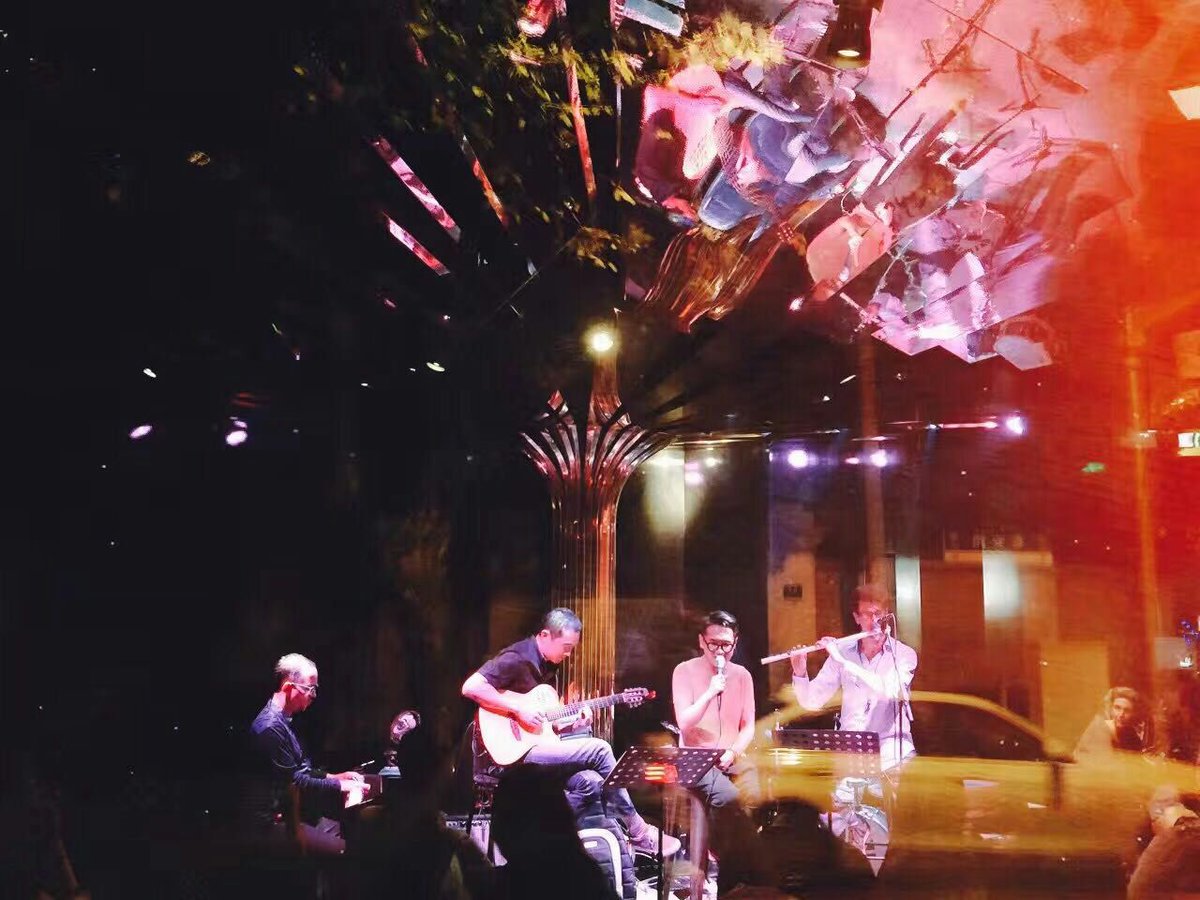 Gabriel Guerrero as guest artist at Heyday Jazz Club in Shanghai, CHINA 10/6