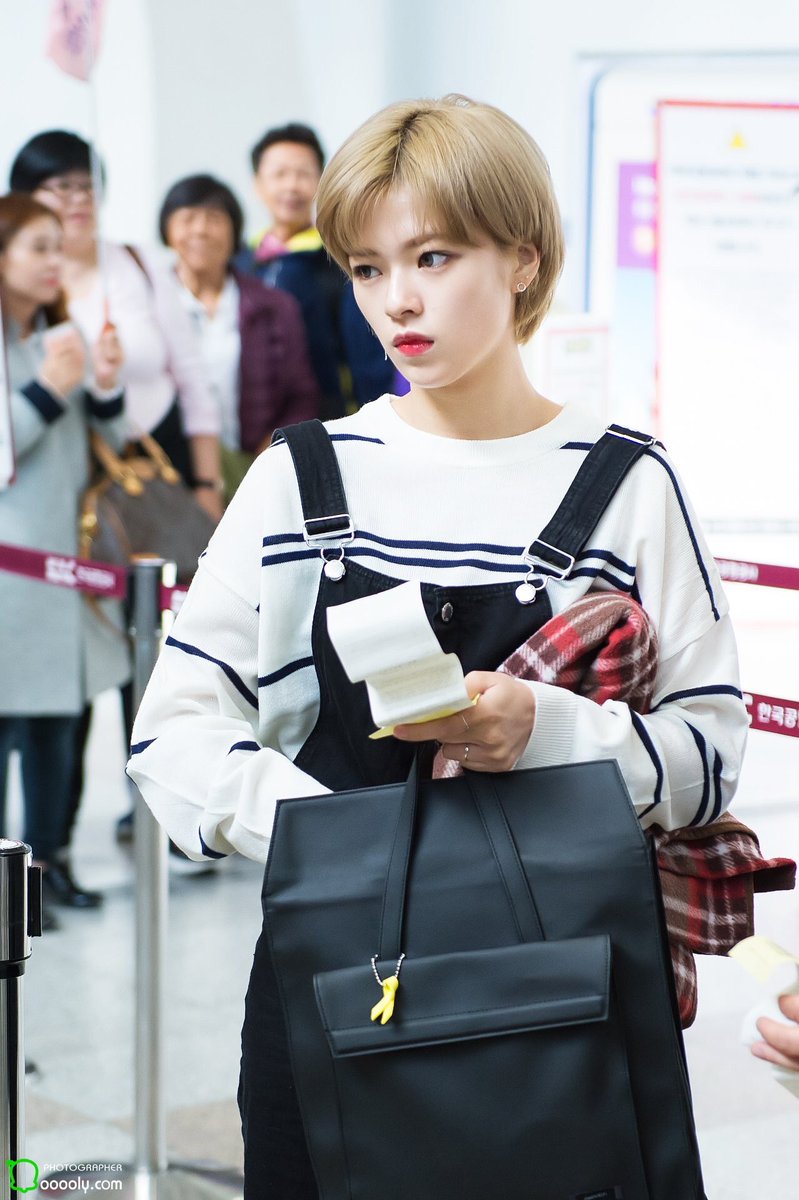 [트와이스] 멜빵바지 입은 오늘자 정연 | 인스티즈