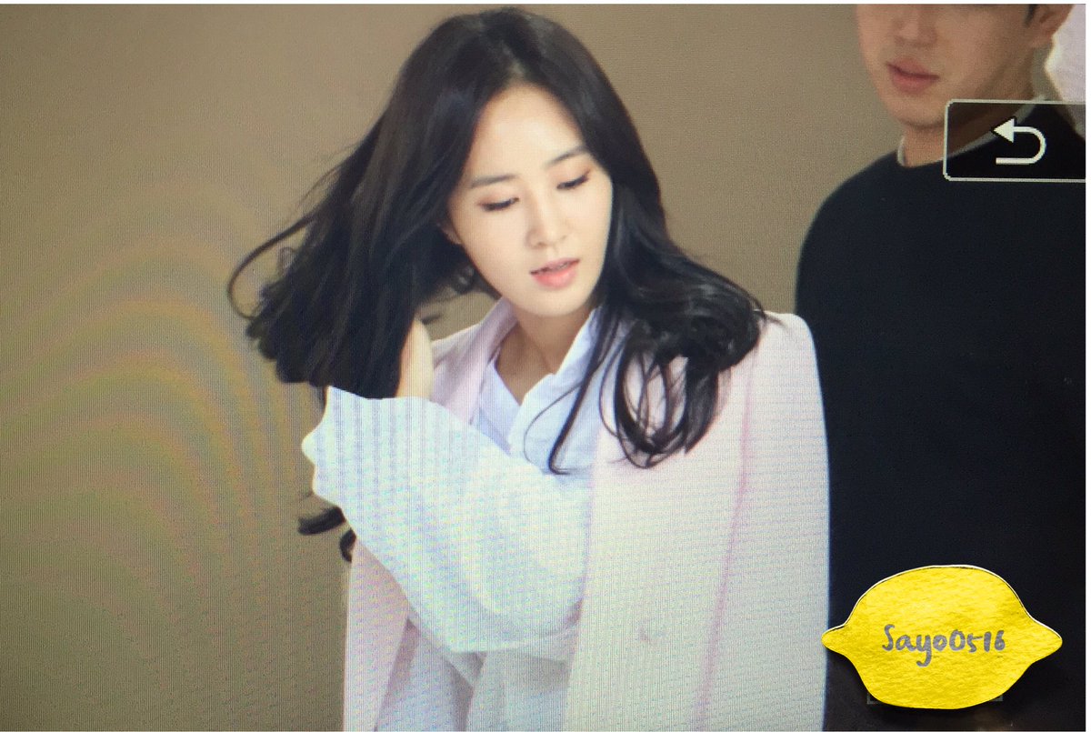 [PIC][09-10-2016]Yuri tham dự buổi Fansign thứ 2 cho thương hiệu nước hoa "BVLGARI Rose Goldea" tại Myeongdong Lotte Duty Free vào chiều nay CuTynEIVUAA1kqU