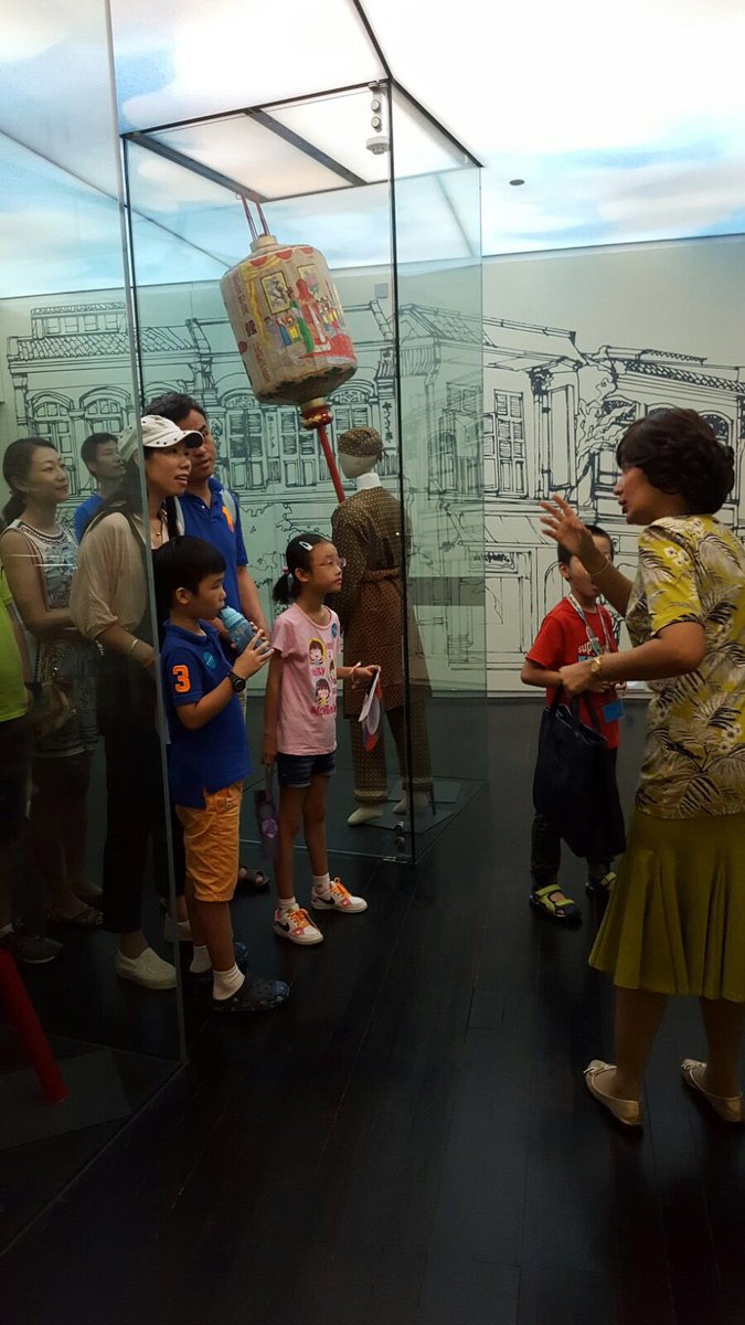 PeranakanMuseum's tweet photo. #HappeningNow: Gallery tour followed by drawing activity, at #StraitsFamilySunday. #tpmsg #PeranakanMuseum https://t.co/vzjbagg8eP
