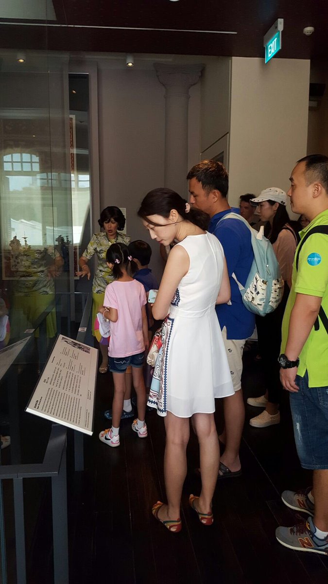 PeranakanMuseum's tweet photo. #HappeningNow: Gallery tour followed by drawing activity, at #StraitsFamilySunday. #tpmsg #PeranakanMuseum https://t.co/vzjbagg8eP