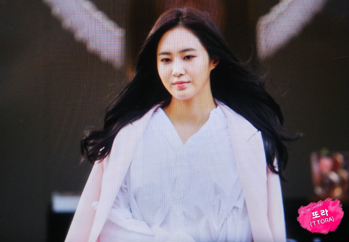 [PIC][09-10-2016]Yuri tham dự buổi Fansign thứ 2 cho thương hiệu nước hoa "BVLGARI Rose Goldea" tại Myeongdong Lotte Duty Free vào chiều nay CuTzCOPUsAApII5