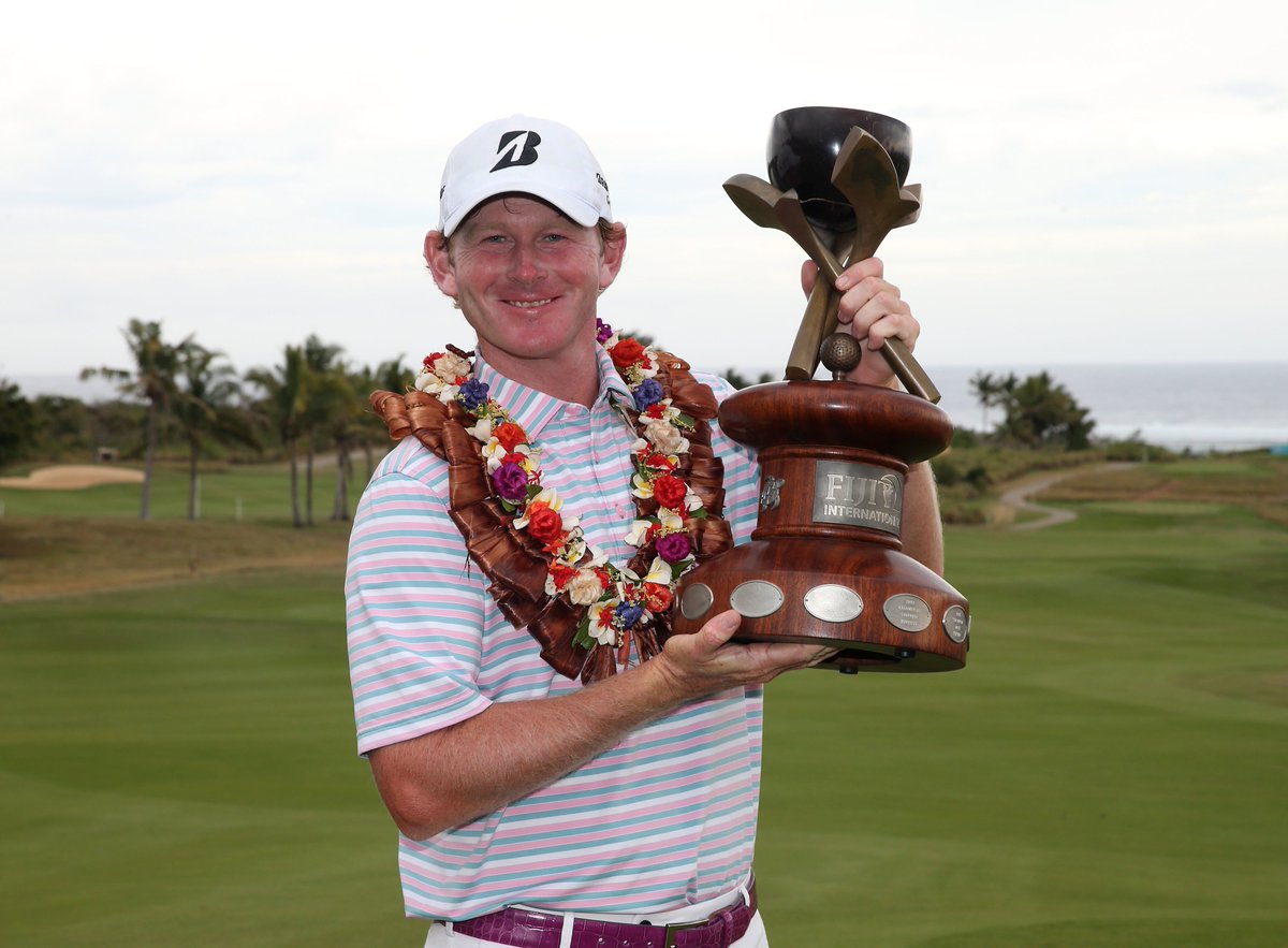 PGAofAustralia's tweet photo. Winner's Video: World Number 23 Brandt Snedeker certainly left his mark on Fiji https://t.co/zyEZ9Li9f8 #Fijiintl @BrandtSnedeker https://t.co/ivtFZPluUo