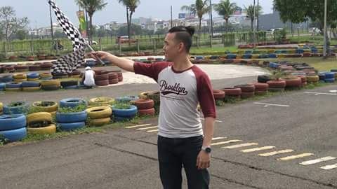 Bromance hari ini main go-cart bersama <a href="/MikaelHS/">El</a> dan <a href="/WildWesterners/">W.W. ™</a> di <a href="/PikInfoCom/">Pantai Indah Kapuk</a>. 👊👊