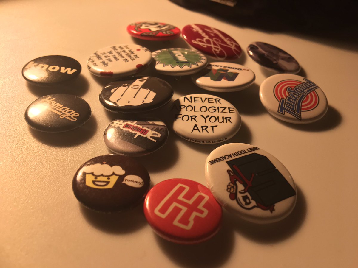 c_rich123's tweet photo. Cause one day I'll own the biggest button collection in the whole wide planet 😬😬😬 https://t.co/YLUUCMbOmV