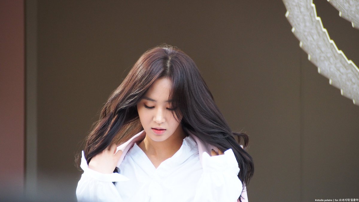 [PIC][09-10-2016]Yuri tham dự buổi Fansign thứ 2 cho thương hiệu nước hoa "BVLGARI Rose Goldea" tại Myeongdong Lotte Duty Free vào chiều nay - Page 2 CuU7U6CUkAAW7ki
