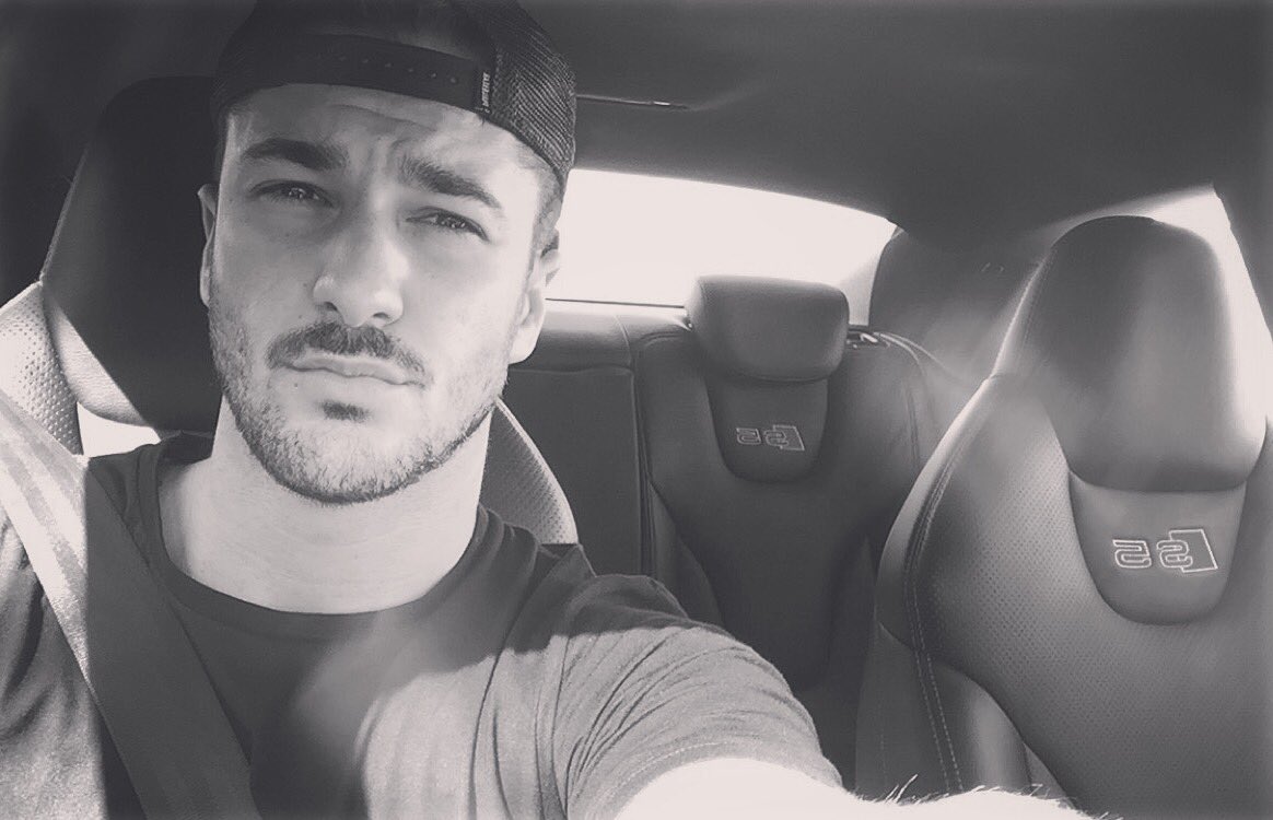 Nos vamos de paseo... Pi,pi,pi🎵
Por cierto...ponte el cinturón, protege tu vida! 😜😂😘🚗✌️ #AudiS5