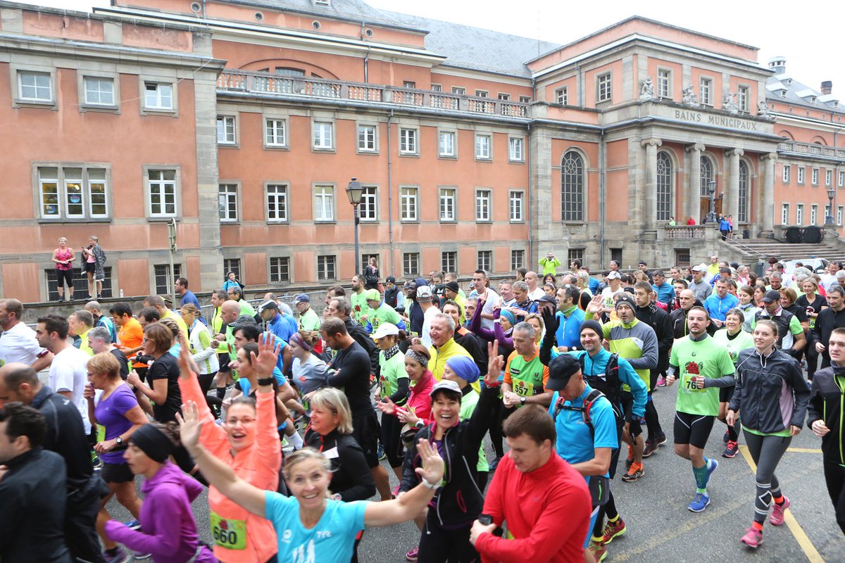 mulhouse's tweet photo. #Athletisme Départ du Grand #Mulhouse #TrailUrbain ce matin : 1000 coureurs et 12,6 km à parcourir #GMTU https://t.co/xRVfudHNxo
