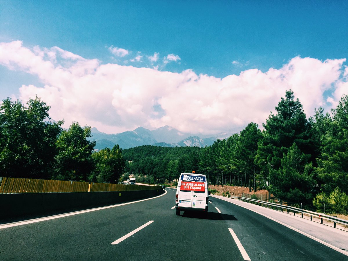 SuriyeAmbulans's tweet photo. "Kim bir hayat kurtarırsa bütün insanlığı kurtarmış gibi olur." Kur'an-i  Kerim 5:32 #BirAmbulansBinYaşam https://t.co/FapIE2ELko