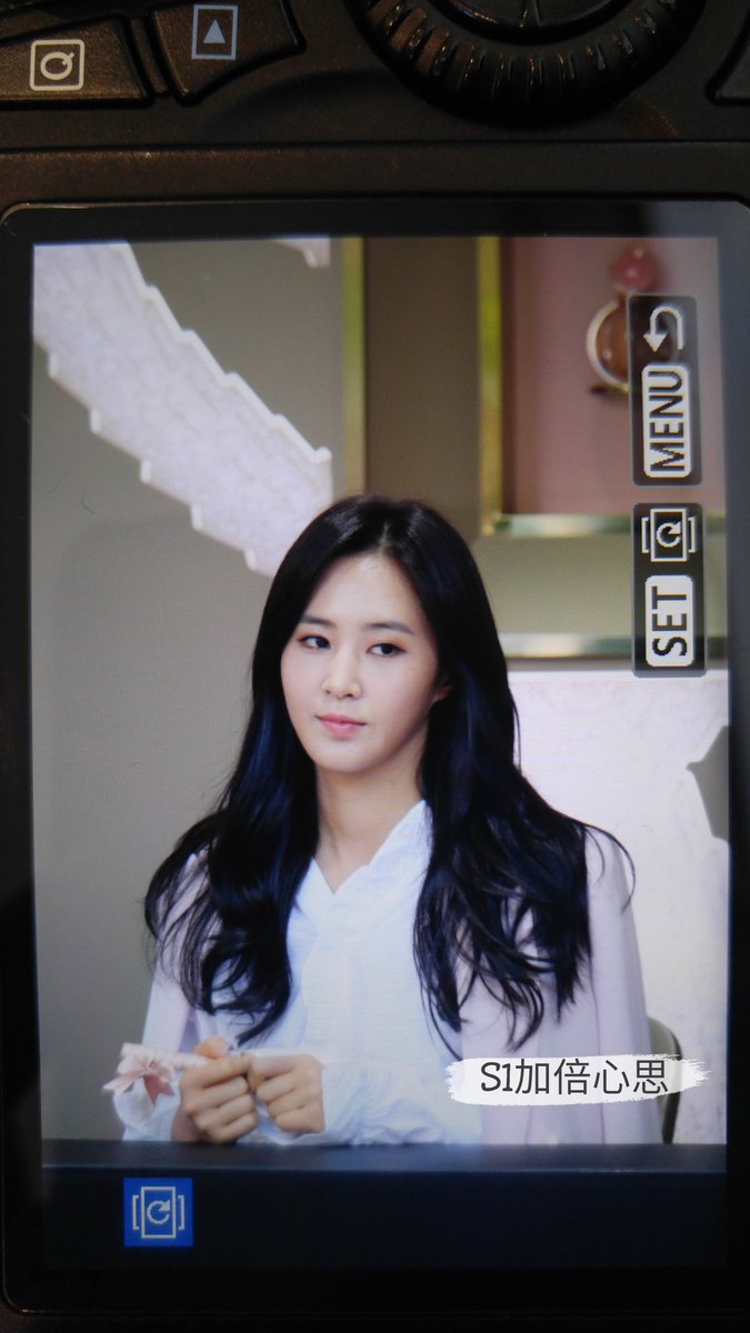 [PIC][09-10-2016]Yuri tham dự buổi Fansign thứ 2 cho thương hiệu nước hoa "BVLGARI Rose Goldea" tại Myeongdong Lotte Duty Free vào chiều nay - Page 2 CuUCjypUkAELy6g
