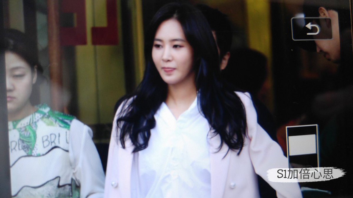[PIC][09-10-2016]Yuri tham dự buổi Fansign thứ 2 cho thương hiệu nước hoa "BVLGARI Rose Goldea" tại Myeongdong Lotte Duty Free vào chiều nay - Page 2 CuUCmCyVUAAgBb7