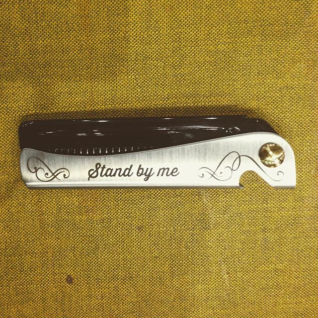 DAFTbrand's tweet photo. 'Stand by me' Custom Comb π Order yours at https://t.co/6RYC5frR9b π» #custom #comb #personalised #personalisedgifts #flipcomb #mancomb #gift https://t.co/nJqAiE8rYm