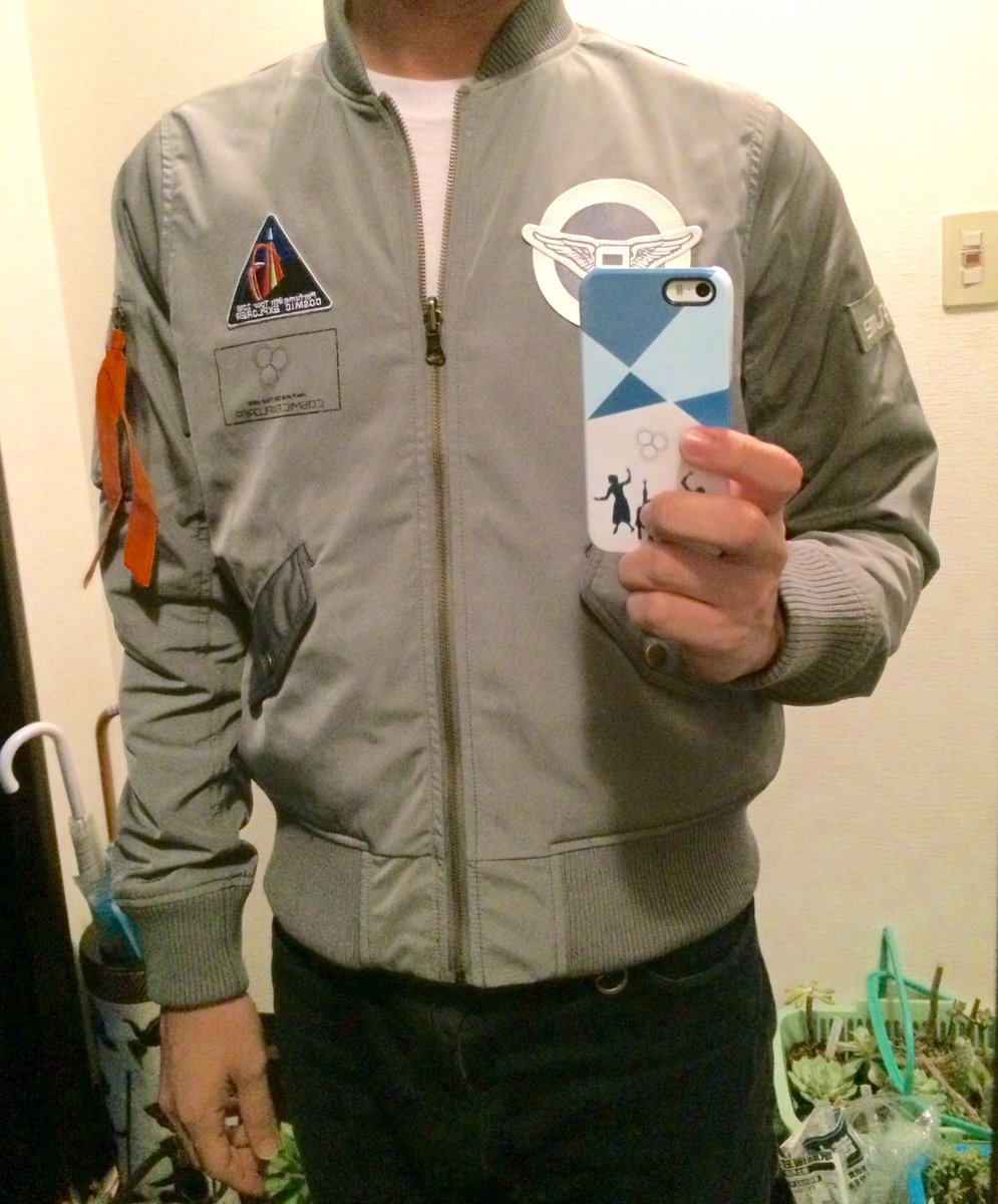 エセオ On Twitter ご参考までに Perfumeジャケット 177cm 66kgで Mでジャストサイズでした 中はtシャツ 薄手のニットくらいなら着込めます 生地はシャリ感のあるナイロンで やや緑がかったグレー 右胸は合皮ワッペン 左胸は刺繍ワッペンとプリント 右肩は