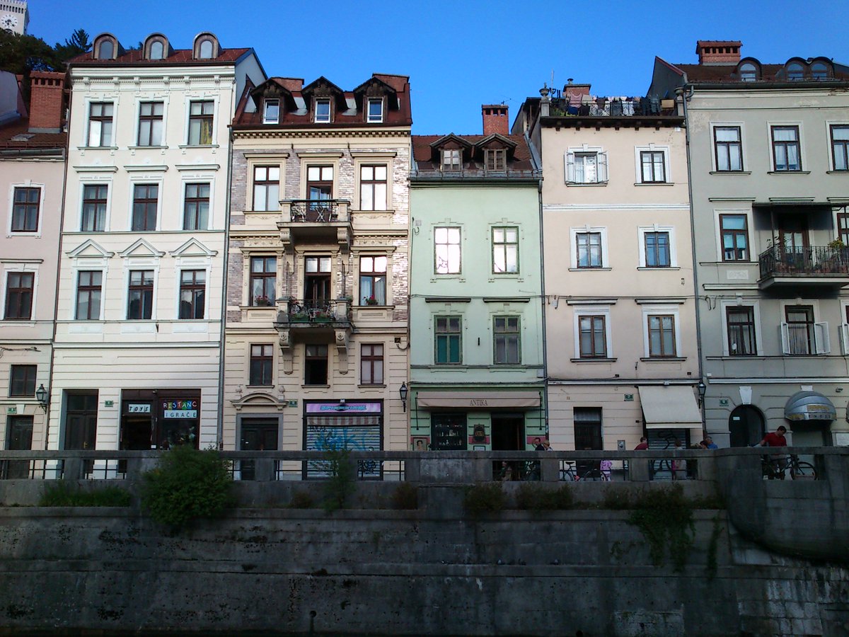 WiII_Liom's tweet photo. What Is Happening #prebudise #vikendje
#Twitter #Ljubljana #BTCCity #ifeelslovenia
#ifeelslovenija #ifeelgromenia #ifeelgromenija https://t.co/1vP4fm5cHO