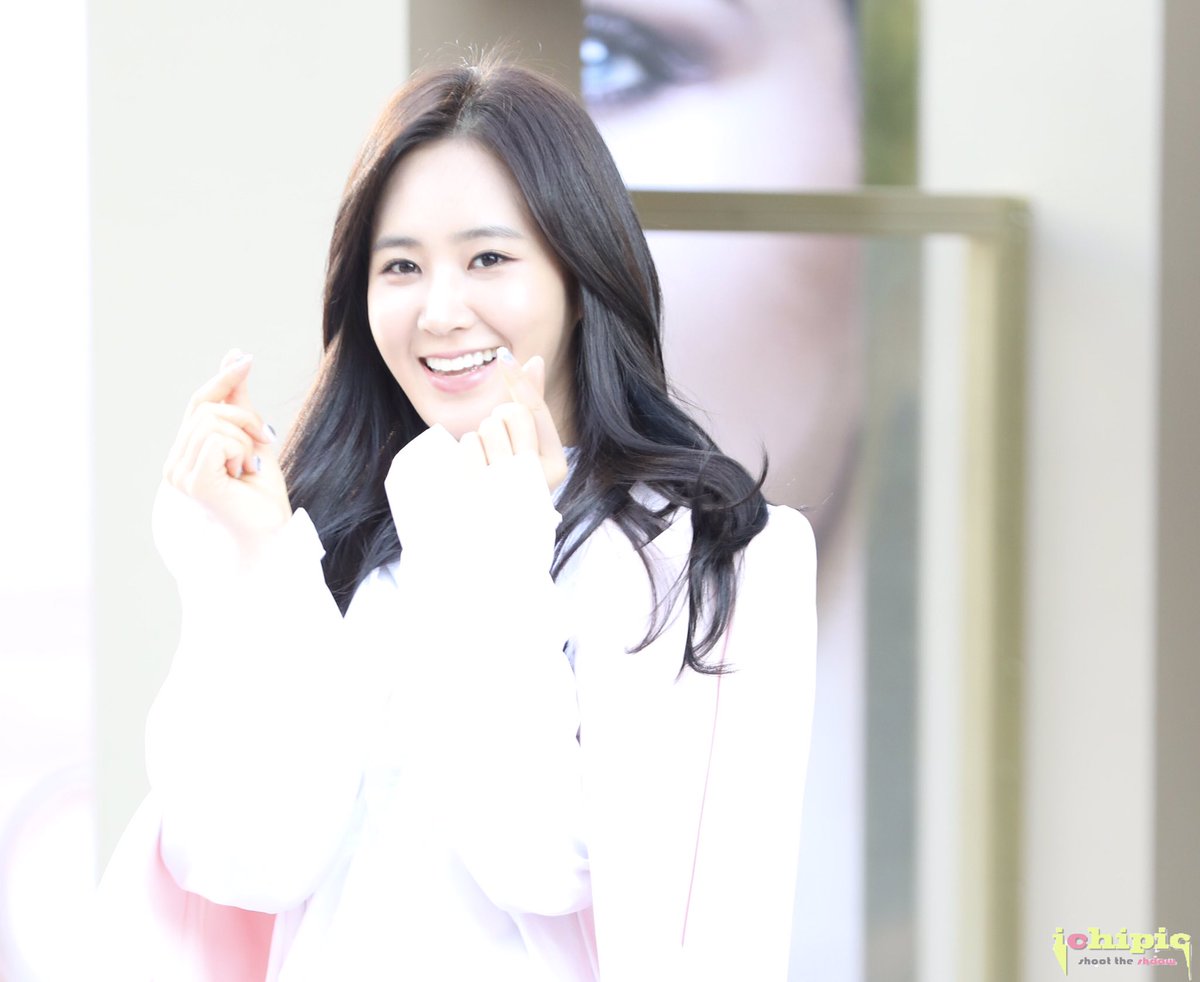 [PIC][09-10-2016]Yuri tham dự buổi Fansign thứ 2 cho thương hiệu nước hoa "BVLGARI Rose Goldea" tại Myeongdong Lotte Duty Free vào chiều nay - Page 2 CuUOd3IUAAQzFov