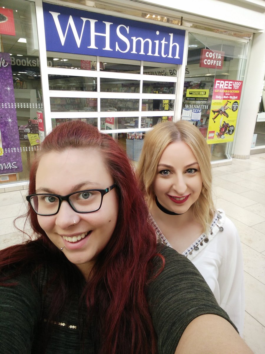 KayyG91's tweet photo. We are here @LindseyKelk https://t.co/t8BhVZMwZI