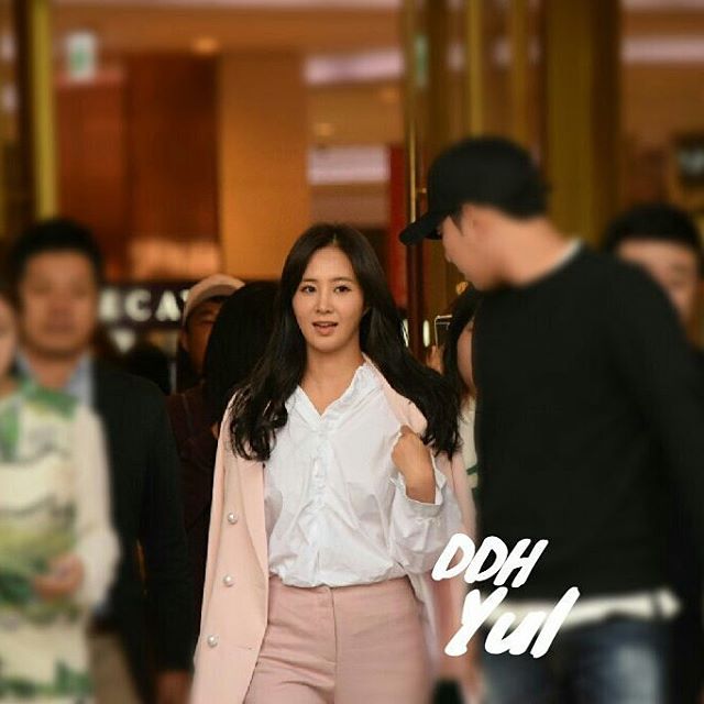 [PIC][09-10-2016]Yuri tham dự buổi Fansign thứ 2 cho thương hiệu nước hoa "BVLGARI Rose Goldea" tại Myeongdong Lotte Duty Free vào chiều nay - Page 2 CuUQPQxW8AAxTUO