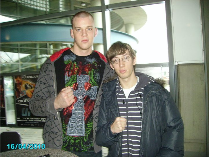Big_van_Rocky's tweet photo. Aus aktuellem Anlass: 2010, ein junger Biermönch und ein junger Stefan Struve. #UFC122 #UFC204 https://t.co/tpaAQw5tW9