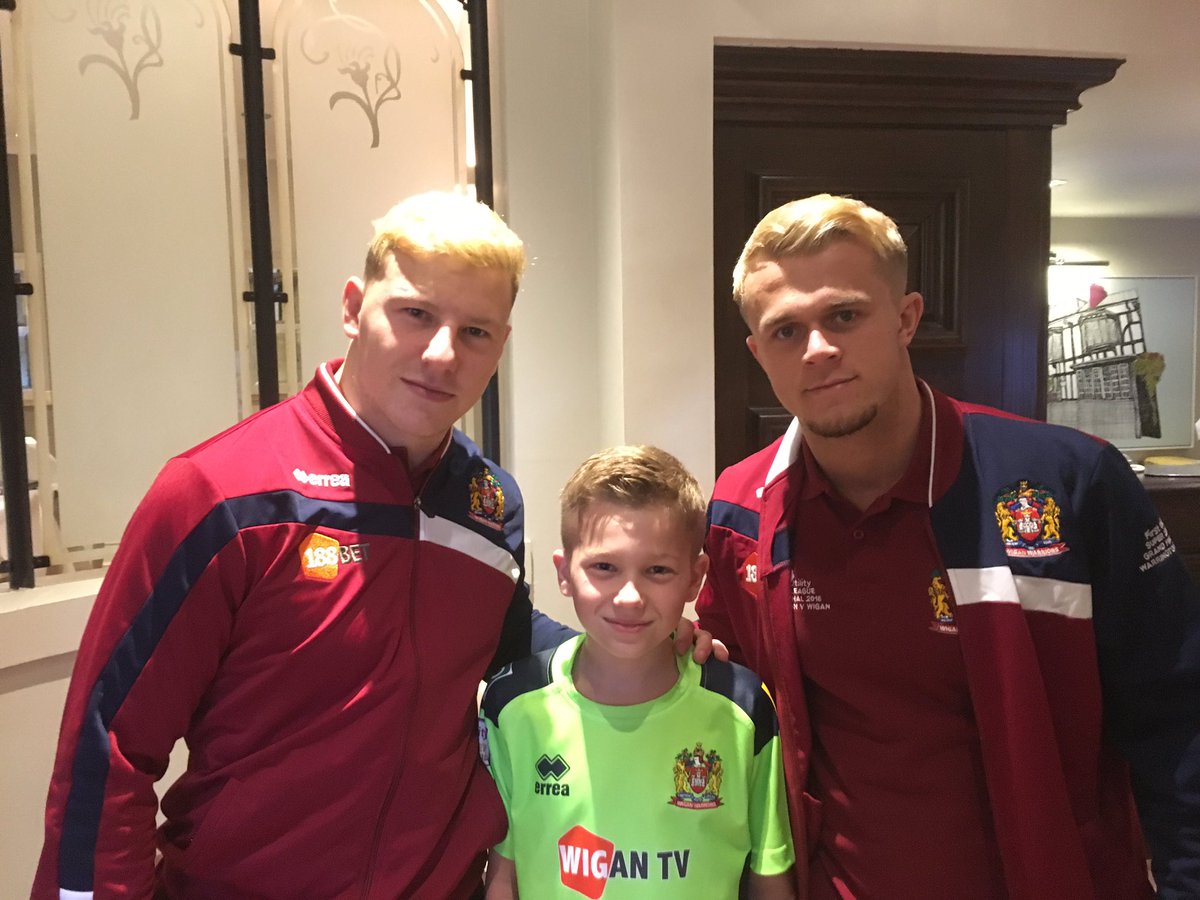 solterraflorida's tweet photo. @WiganWarriorsRL Thanks to Shaun Kris and the lads for making time to meet my Wigan Fan Son to wish you all good luck.. congratulations https://t.co/l8SJ0T4Yip