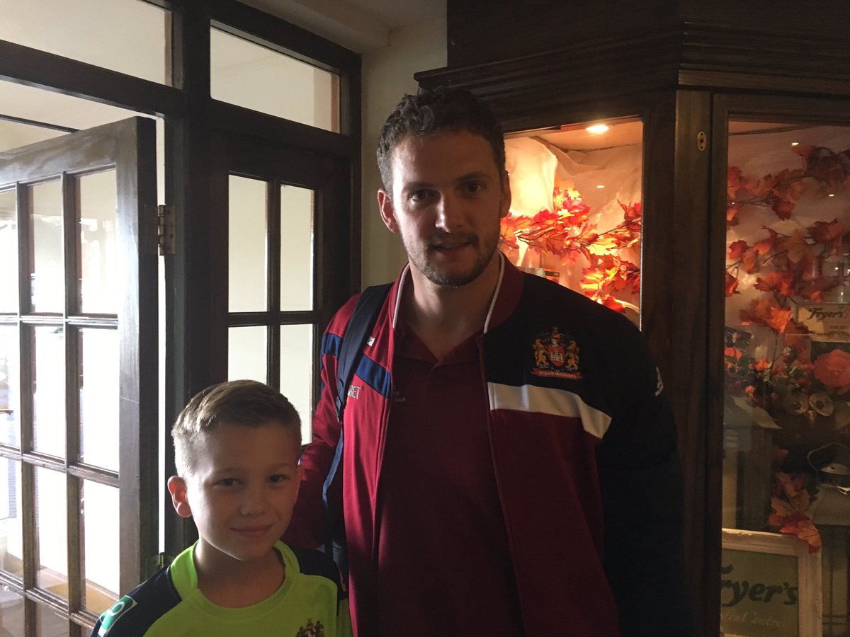 solterraflorida's tweet photo. @WiganWarriorsRL Thanks to Shaun Kris and the lads for making time to meet my Wigan Fan Son to wish you all good luck.. congratulations https://t.co/l8SJ0T4Yip