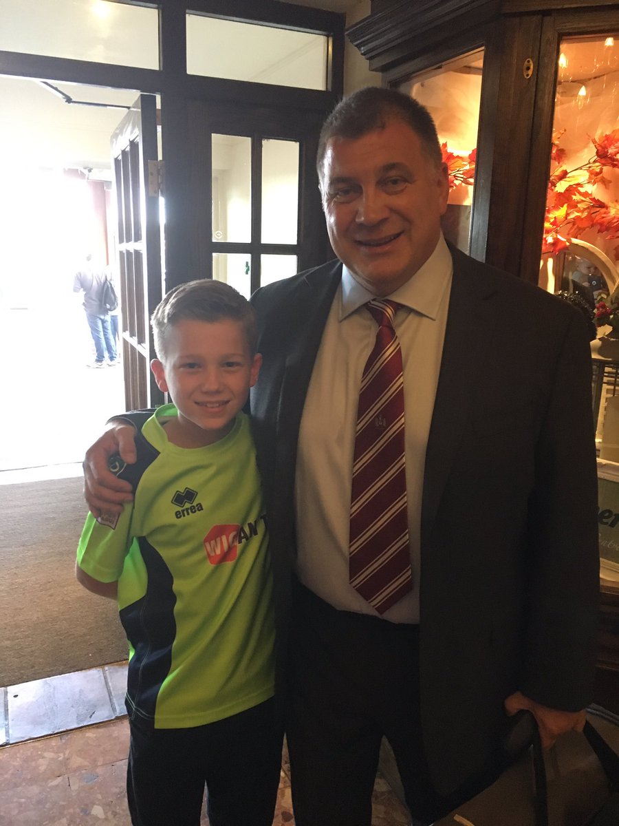 solterraflorida's tweet photo. @WiganWarriorsRL Thanks to Shaun Kris and the lads for making time to meet my Wigan Fan Son to wish you all good luck.. congratulations https://t.co/l8SJ0T4Yip