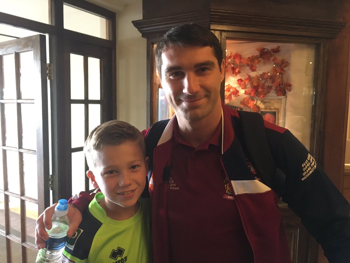 solterraflorida's tweet photo. @WiganWarriorsRL Thanks to Shaun Kris and the lads for making time to meet my Wigan Fan Son to wish you all good luck.. congratulations https://t.co/l8SJ0T4Yip