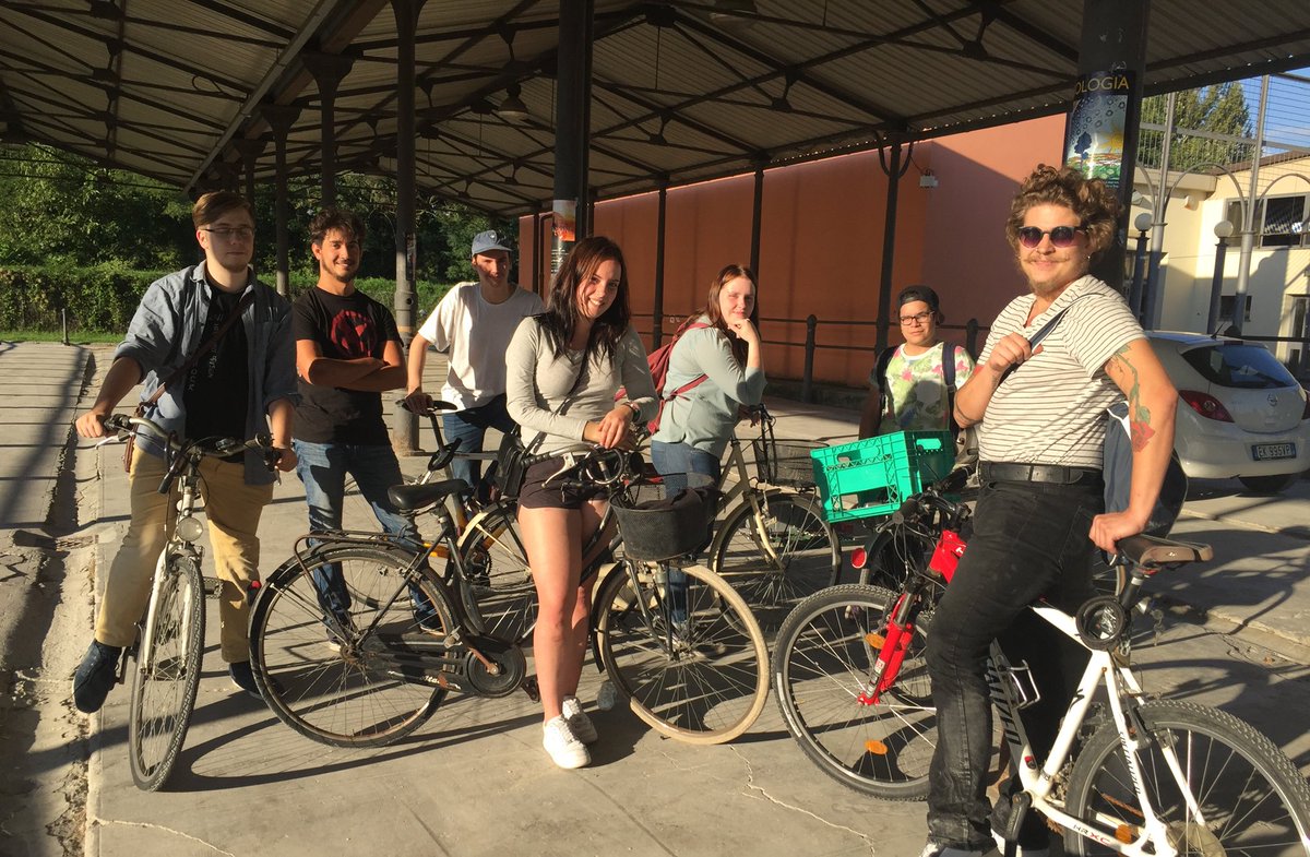 Zefirotweet's tweet photo. Intership in Italy from #Finland. Le bici le abbiamo riparate noi #ciclofficina #recycle the #cycles #aftereight music cafe https://t.co/aqANgCIqng