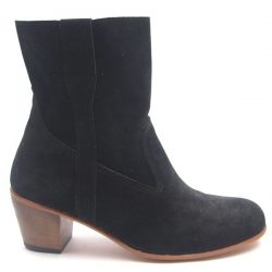 CLF_FR's tweet image. La botte Gardiane Artisan Français 
CHEZ LES FILLES ! 😜
goo.gl/jbisGS