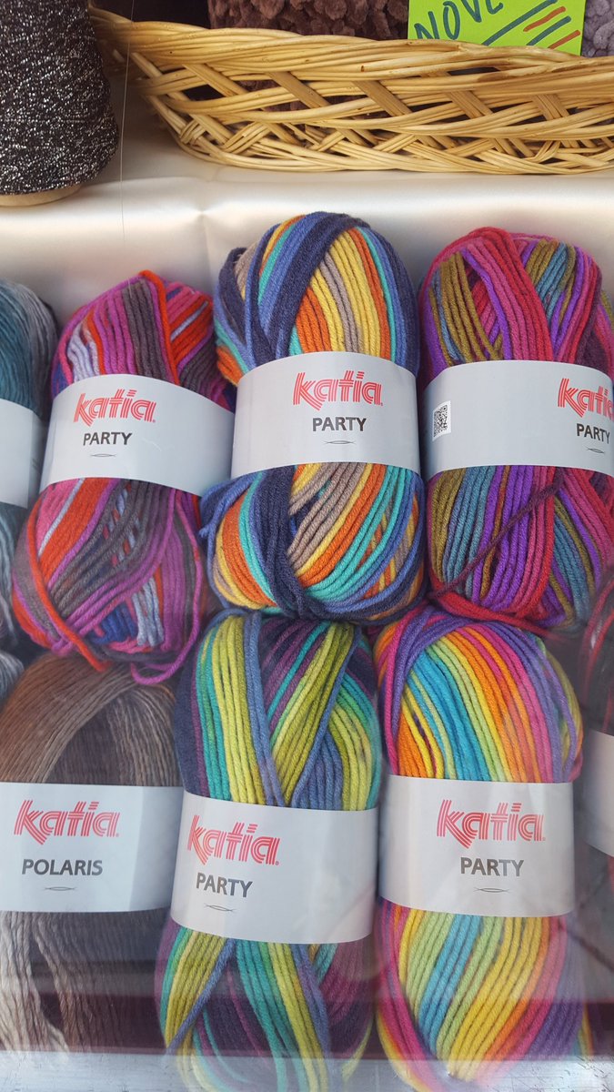 LCrochetdeRakel's tweet photo. Me encantan los colores de Katia Party! Me he hecho un cuello para el invierno 😍 https://t.co/fWqpI1fRvj
