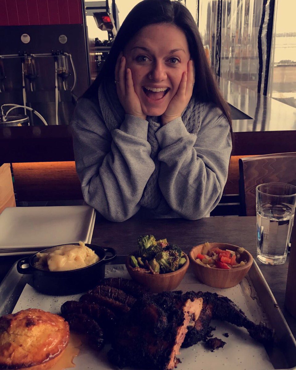 afolaitaf24's tweet photo. Not gonna lie! The food here is bomb ✊🏼. #CornBreadisLIFE. https://t.co/Iv9TDQGU4z