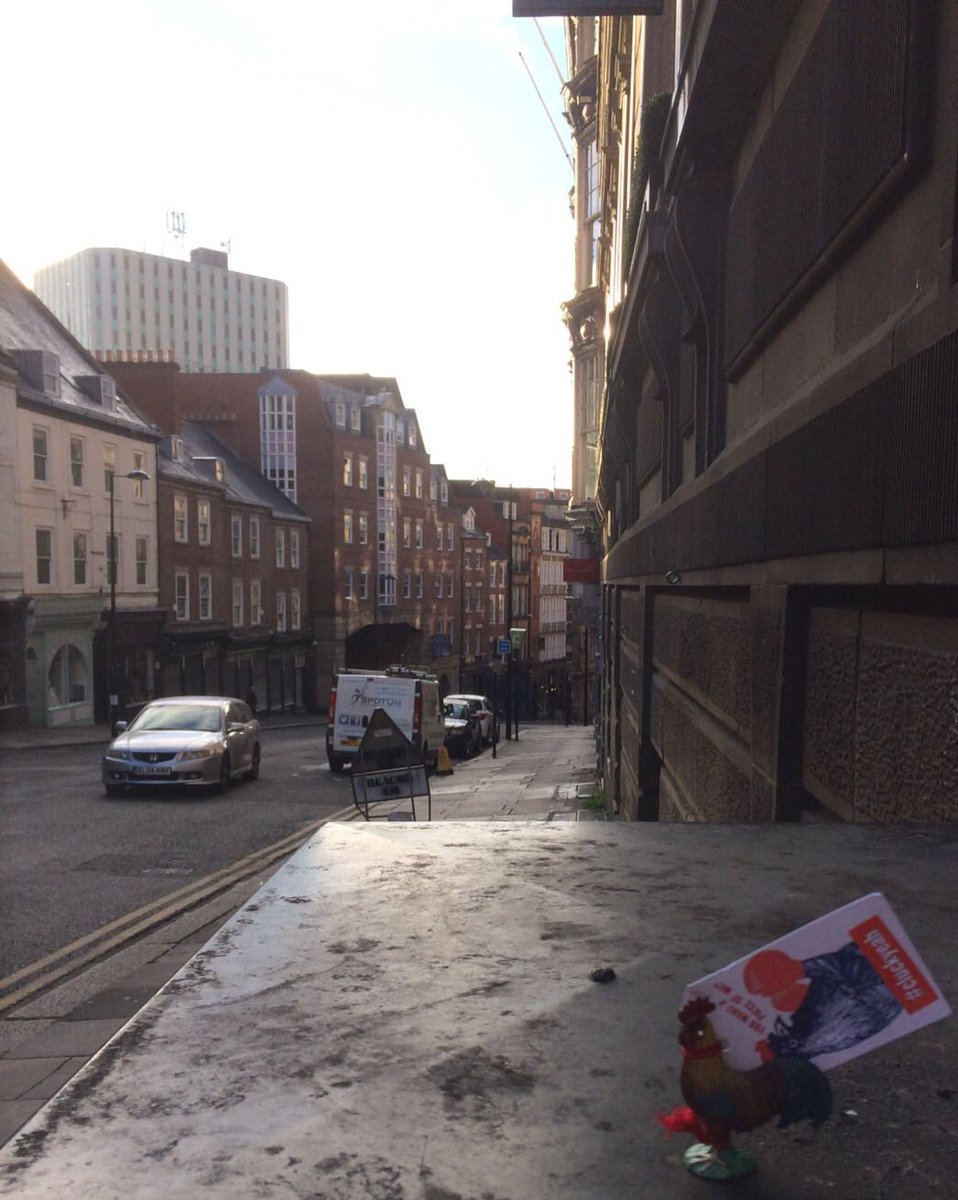 sqoozi1's tweet photo. Worth the walk up this street, when you eat your prize at the top! #cluckyeah #byronnewcastle @byronhamburgers https://t.co/s0WSfPd08p