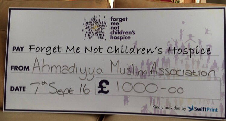 UK: Ahmadi women raised £1,000, provided food at a #YorkshireDay tea party for #forgetmenot charity. via <a href="/hadeeqah24/">Rashda Ahmad</a>