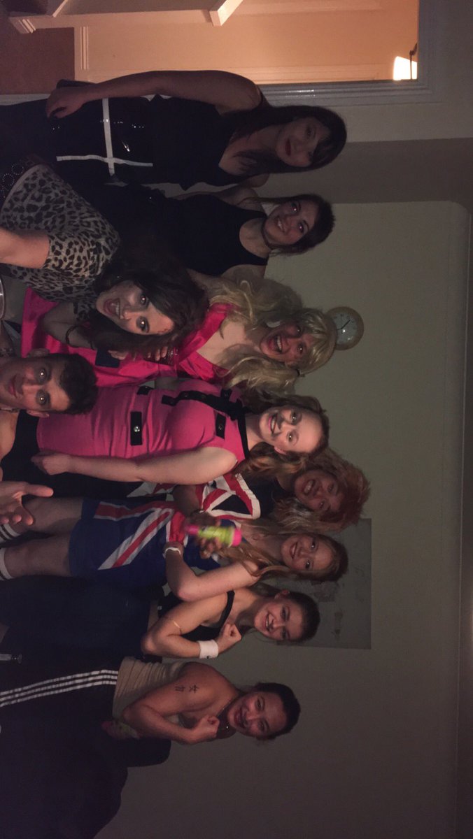 DundeeUniBadmin's tweet image. INITIATIONS were a success!! Thank you everyone for coming! #spiceupyolife 🏸🎉