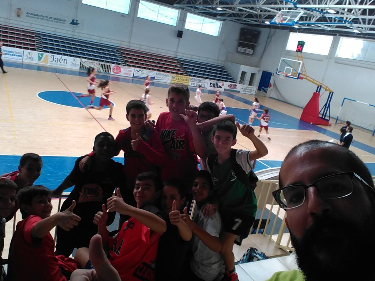 <a href="/FAB_Cordoba/">FAB Córdoba</a> Mini Masc, viendo a las Cad Fem, vamos a por el segundo, #entreno #sábadodecampeonato #todoesentrenable #sueñoconcortarredes