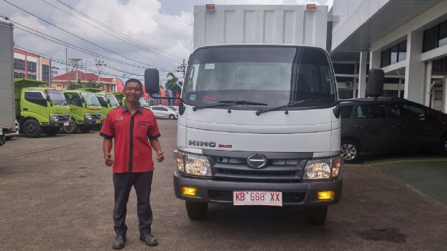 macho_ucok's tweet photo. Si mungil Hino dutro 110SDL-ps Box masih jd idola angkutan barang diperkotaan #membuatbisnisandalebihmudah mantapppp https://t.co/DPbqoXjDpp