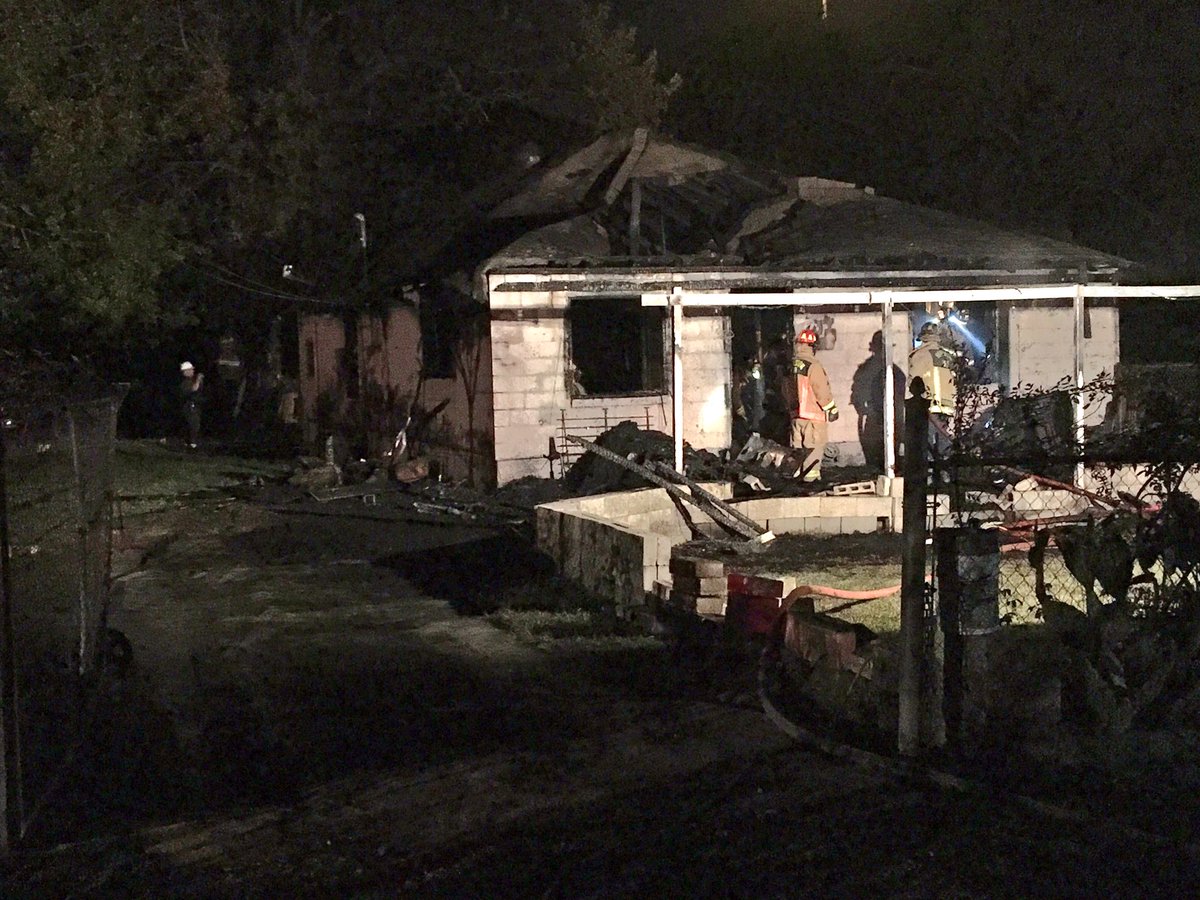 Reiner_Jake's tweet photo. #BREAKING: Arson investigators just told me this house was set on fire. Called it "incendiary." @KPRC2 #NEHouston https://t.co/43y0xhyvZi