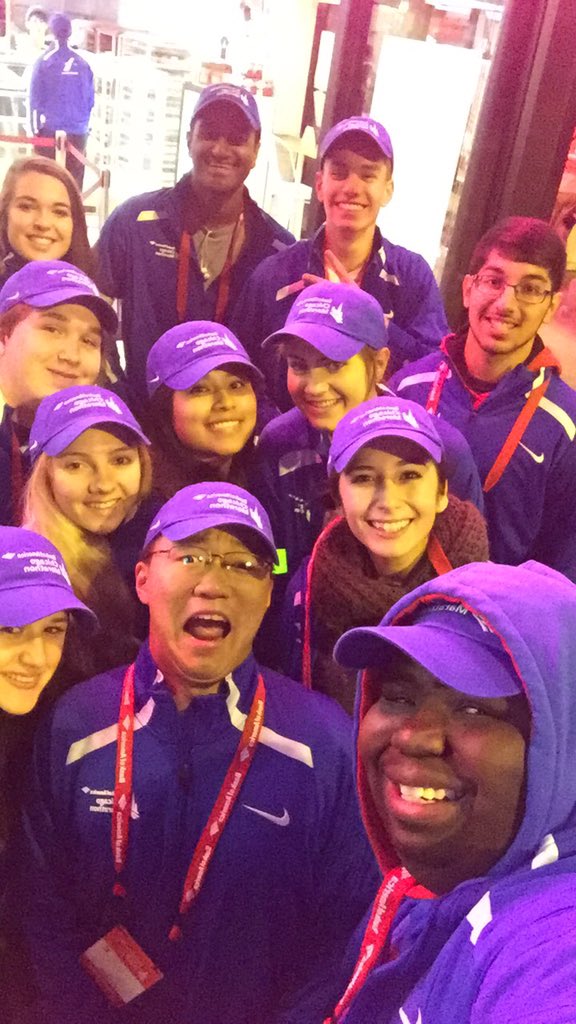 We are up and ready to volunteer for our beautiful city! <a href="/ChiMarathon/">Chicago Marathon</a> #ChicagoMarathon