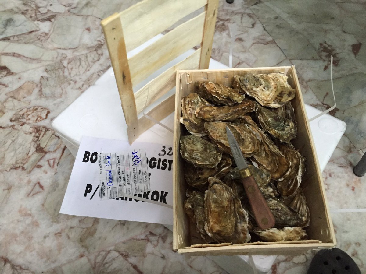 oriental_b's tweet photo. Next Oyster Fine de Claire box has arrived at Oriental Smile B&amp;B https://t.co/57VsgkqpkJ