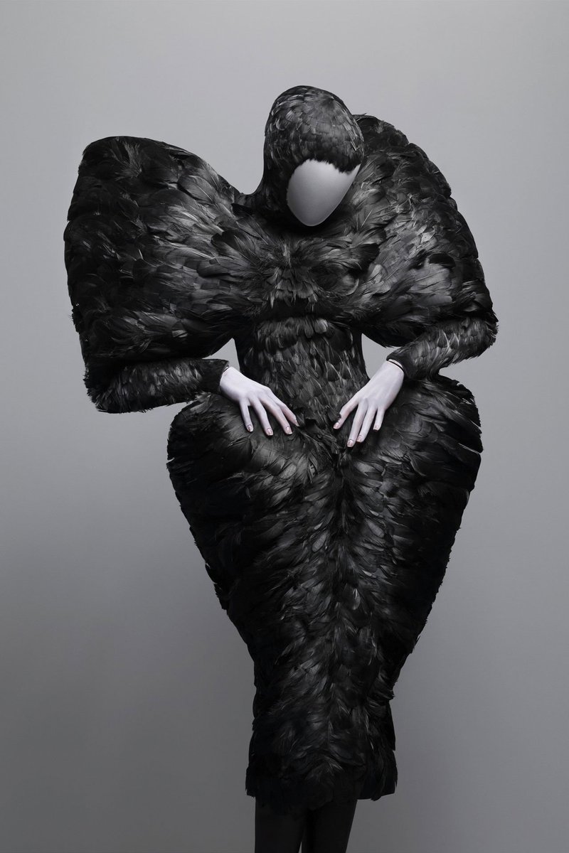 AdamantxYves's tweet photo. “I want people to be afraid of the women I dress.” 
- Alexander McQueen (1969-2010) https://t.co/tzQbuIRQO1