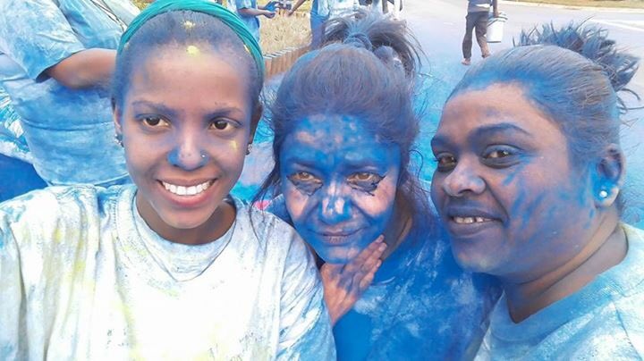 ChildWDD's tweet photo. CWDD smurfs for the day, volunteering at The Colour Run, Durban #colourrunsa #weareCWDD @ILuvDBN @TheColorRunSA @TheColorRun https://t.co/eH2KWOt6YY