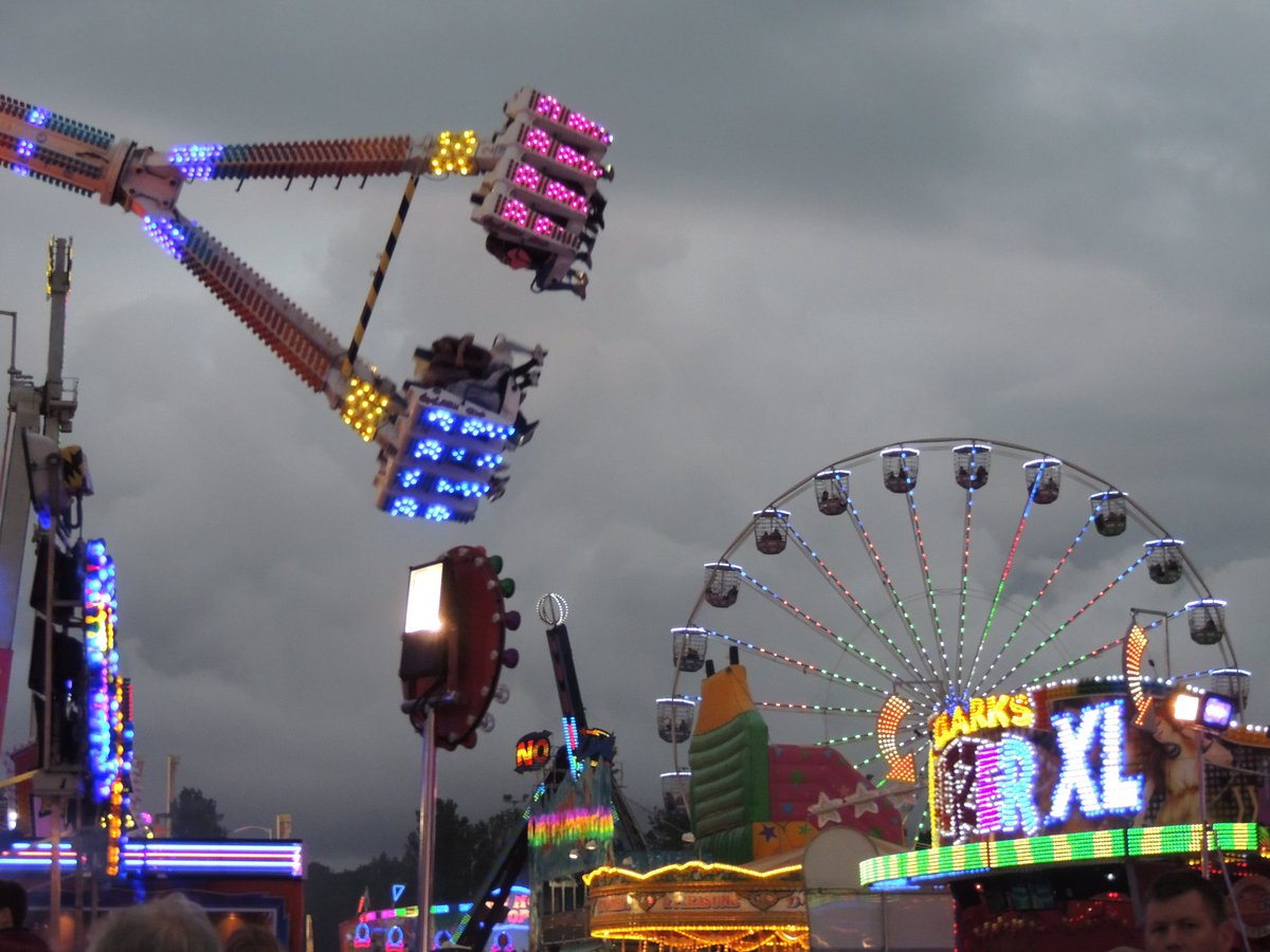 JudithWheatsArt's tweet photo. So much fun at Hull Fair yesterday #NotDullInHull https://t.co/Gpvgj2JmCo