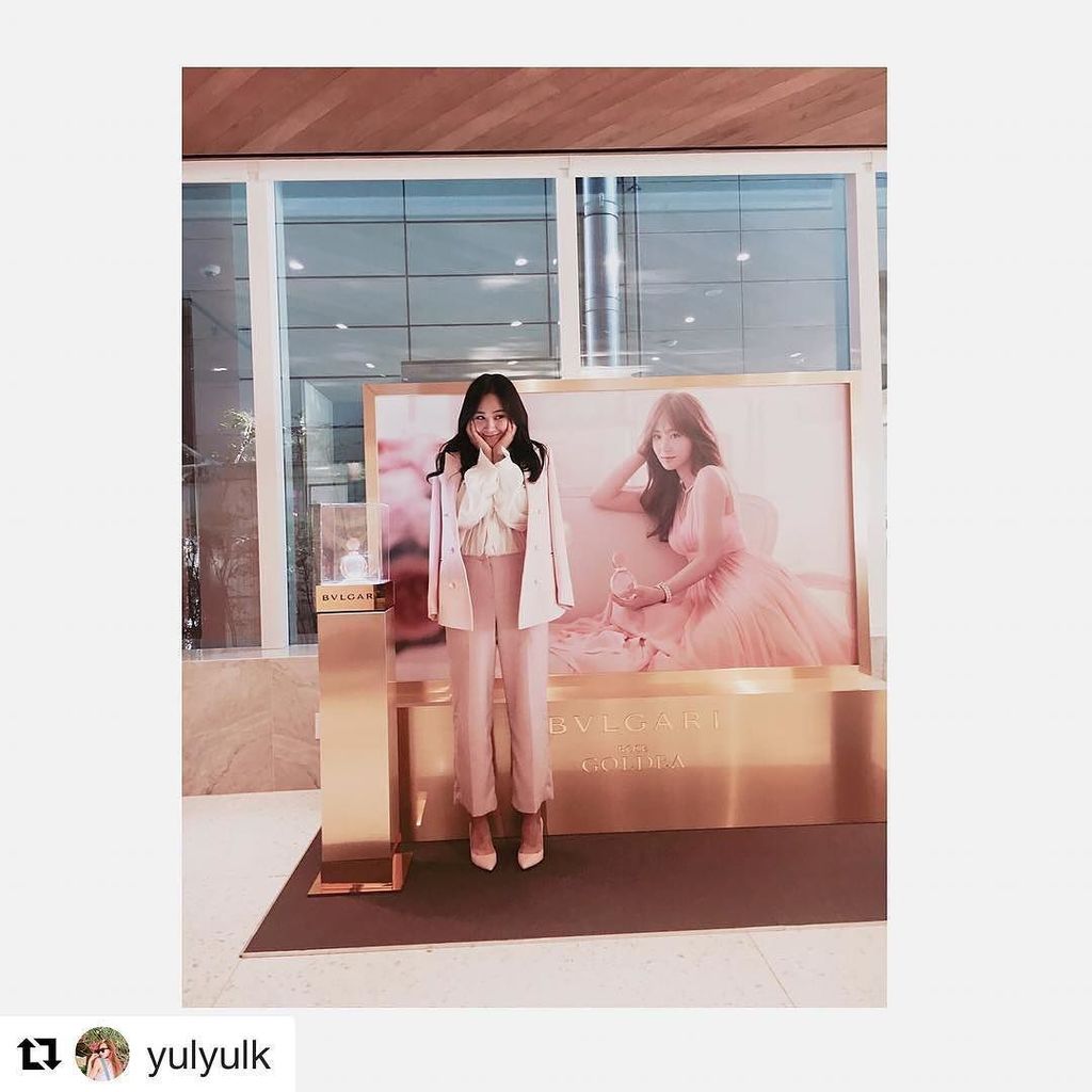 SonexStella's tweet photo. [TRANS] @yulyulk It was so nice to meet you today 🌷 Rose Goldea.. I like it  #smcafe #metb… https://t.co/bFfzmoWXH8 https://t.co/ibk0mS9Q73