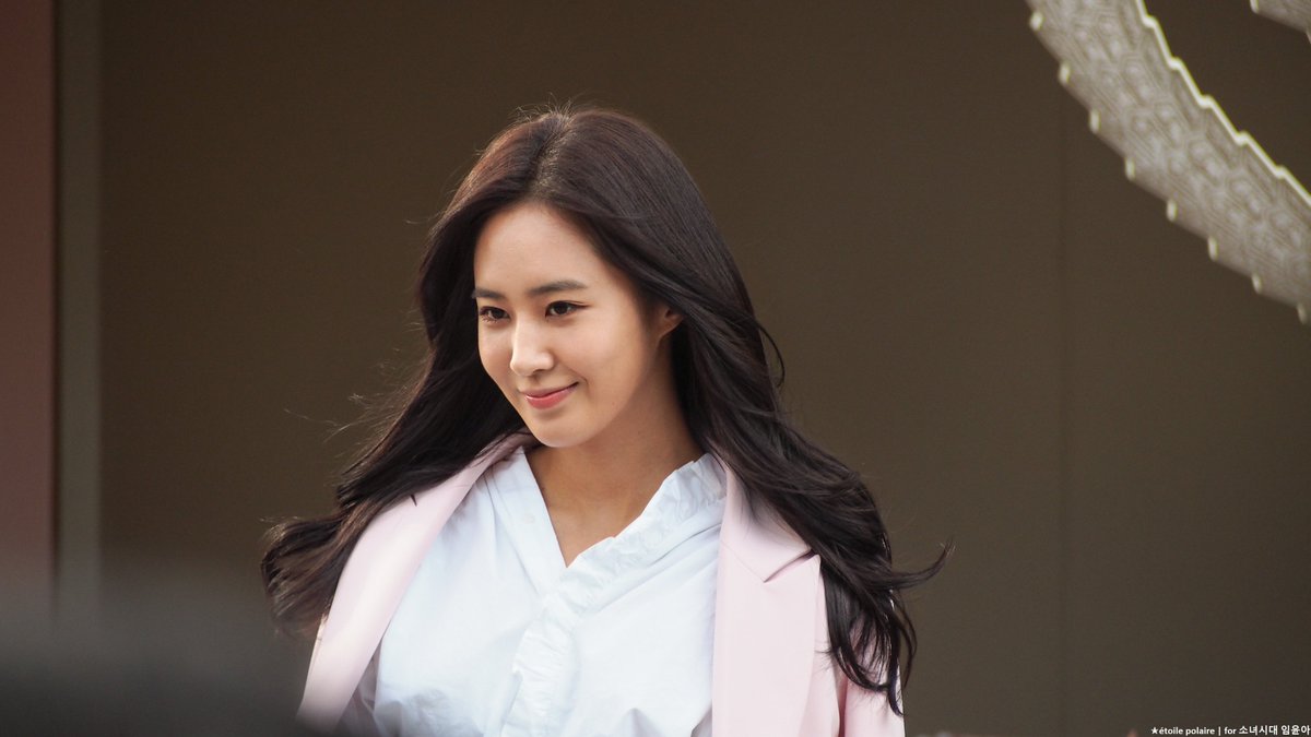 [PIC][09-10-2016]Yuri tham dự buổi Fansign thứ 2 cho thương hiệu nước hoa "BVLGARI Rose Goldea" tại Myeongdong Lotte Duty Free vào chiều nay - Page 2 CuUw40cUsAA3gMn