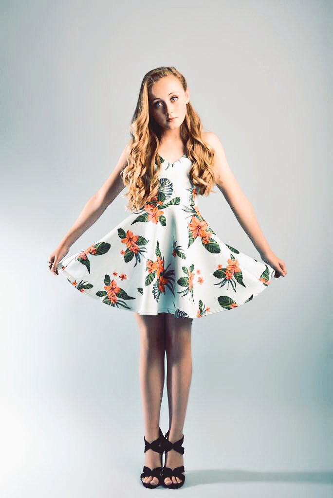 Str0dey's tweet image. Ellie Corcoran wearing the 'New Look' range! #NEWLOOKMODELSQAUD