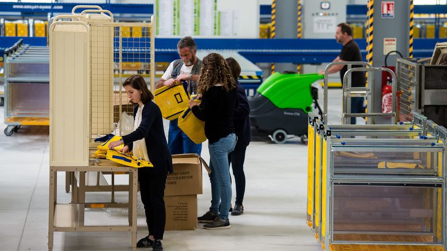 PosteEnLutte's tweet photo. Grève à La Poste au Havre : un mois sans courrier, les négociations dans l’impasse https://t.co/bUz3Rjgcrw https://t.co/9vRBUrpLZZ