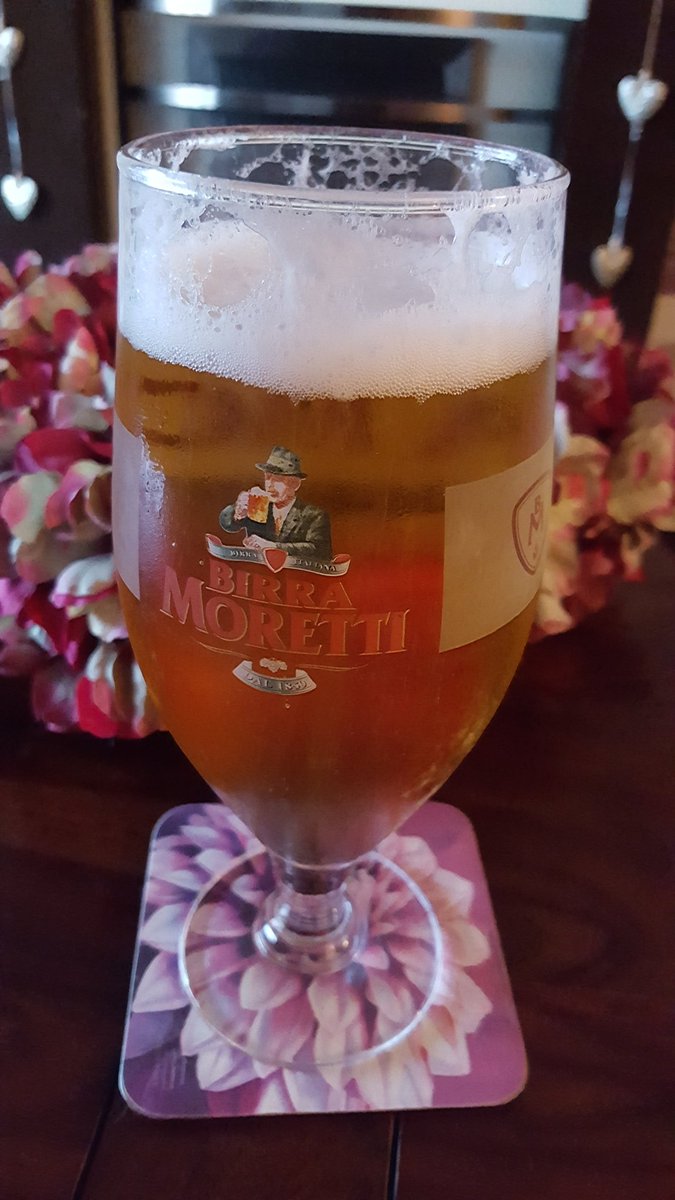 Jazzykecks10's tweet photo. @rouleur71 @WayneDowell2 Sundays after a gruelling tour fighting the beast. #loungewear #freshlager #reocha ππ https://t.co/6V85M6E8Kf