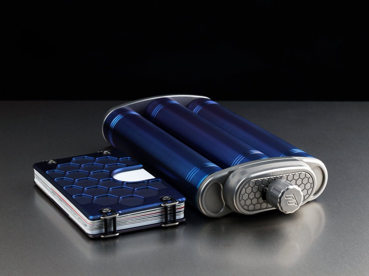 BallvenDesign's tweet image. Like two titanium peas in a pod. kickstarter.com/projects/ballv… #wallet #hipflask #EDC #pocketdump #titanium #groomsmen #style #mensstyle #Ballven