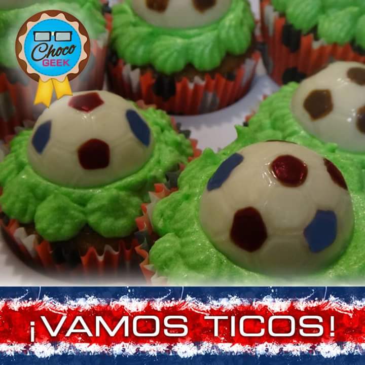 ChocoGeekCR's tweet photo. Domingo tempranito, apoyando a los nuestros! 😉🍫⚽ #VamosTicos #LaSele #RUSvsCRC #ChocoGeek 🇨🇷🇨🇷 https://t.co/Hin5rq0F7c